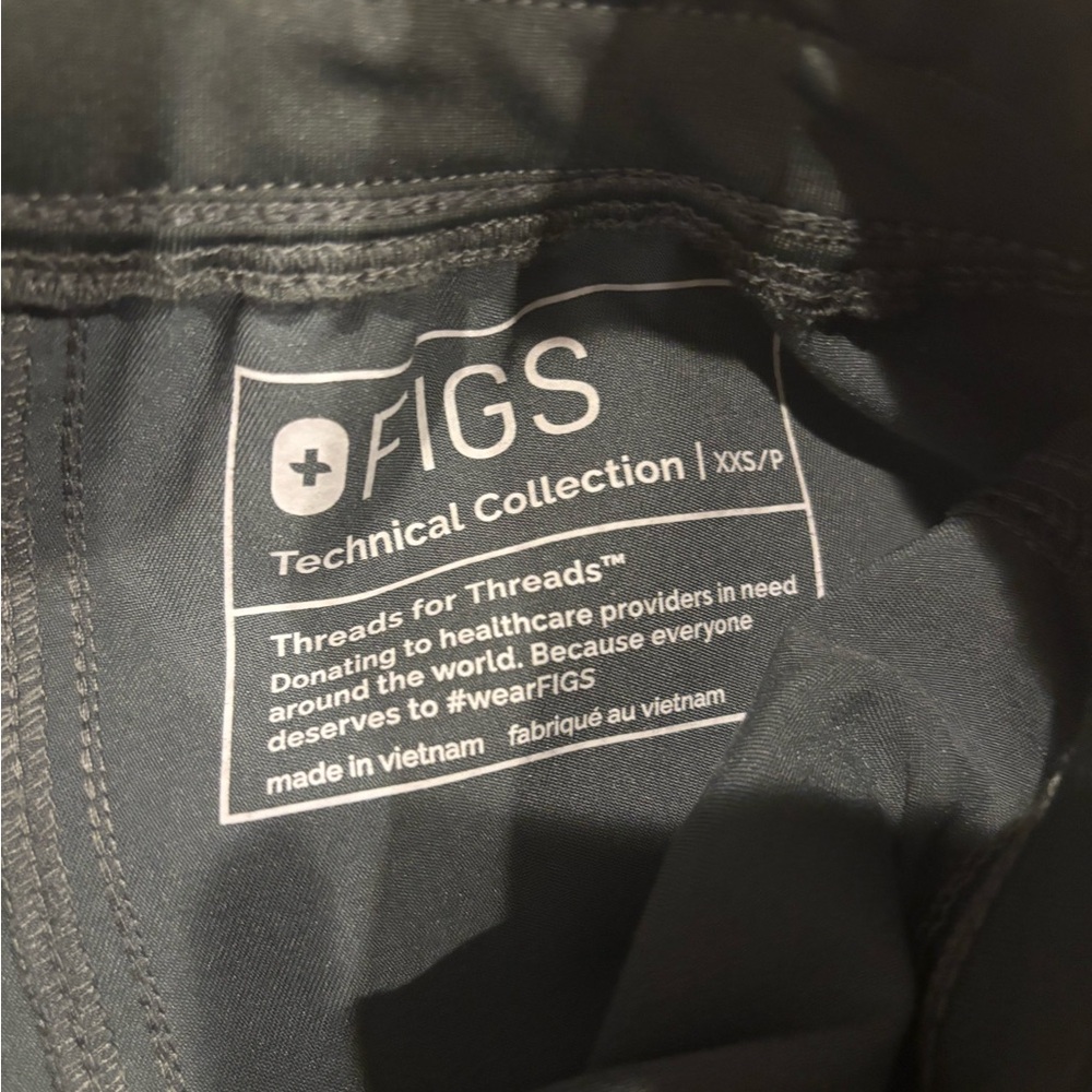 Figs Women’s Bonsai Mae Wide Leg Cargo Bottoms - Picture 2 of 3